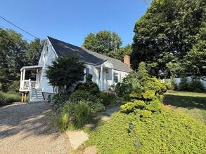 111 Mill Hill Rd in Fairfield, CT - Building Photo - Building Photo