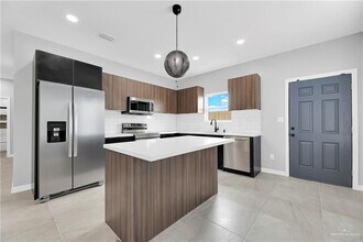 5604 Ozark Ave-Unit -3 in McAllen, TX - Building Photo - Building Photo