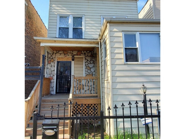 property at 4920 W Potomac Ave