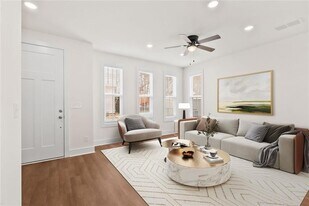 195 W Lake Ave NW in Atlanta, GA - Building Photo