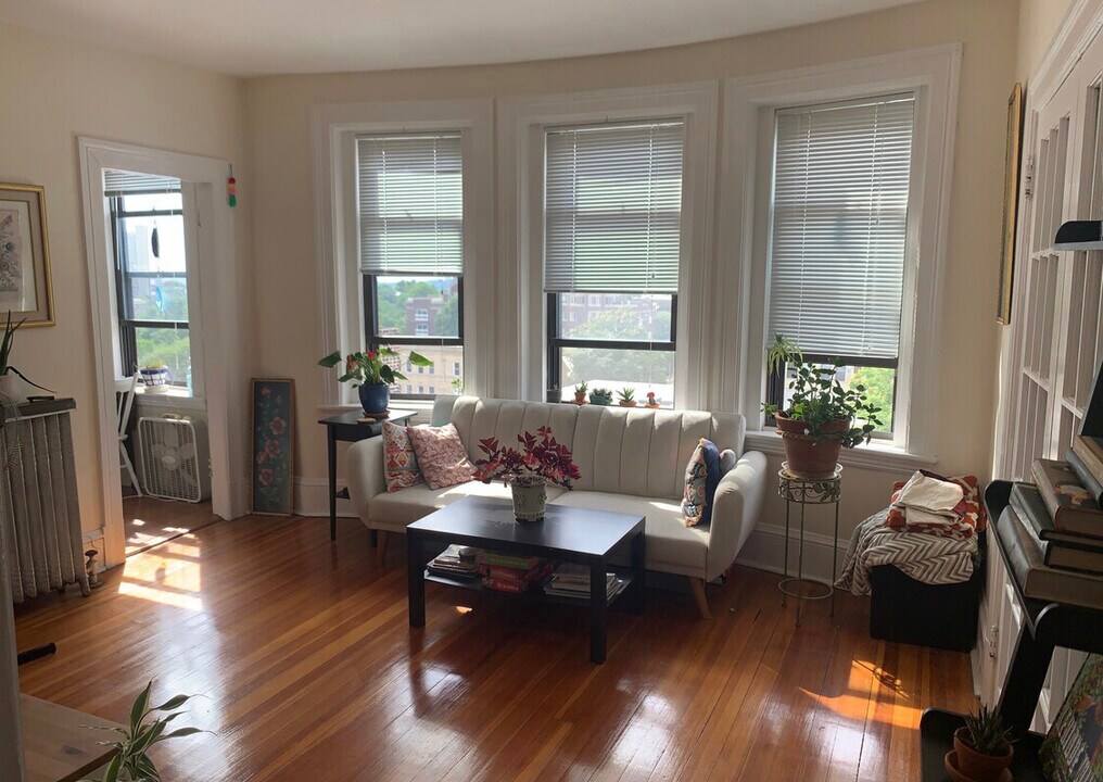 880 Massachusetts Ave in Cambridge, MA - Building Photo