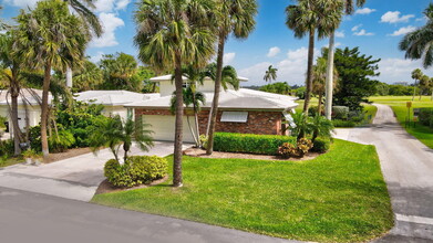 1102 N Golfview Rd in Lake Worth Beach, FL - Building Photo - Building Photo