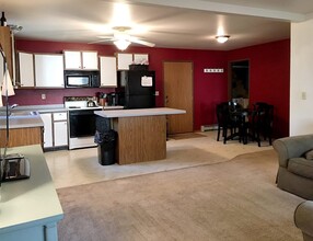 271 Lucerne Ct, Unit 1 in Plover, WI - Foto de edificio - Building Photo