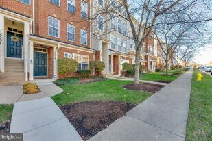 5039 Anchorstone Dr in Woodbridge, VA - Building Photo