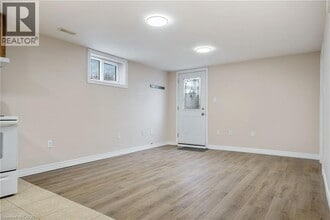 271 Mohawk Rd W in Hamilton, ON - Building Photo - Building Photo