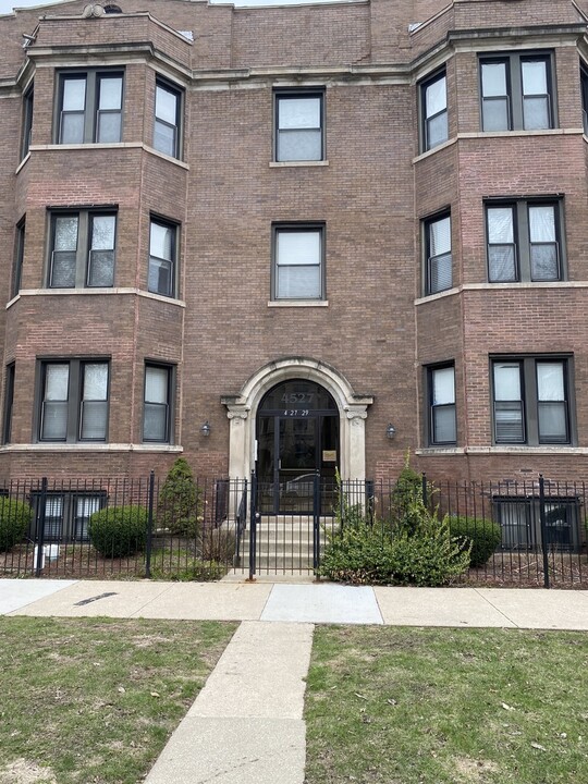 4529 S Prairie Ave in Chicago, IL - Building Photo