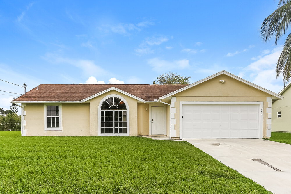 2214 SW Jay Ave in Port St. Lucie, FL - Building Photo