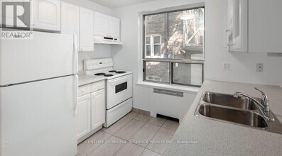 869 Avenue Rd in Toronto, ON - Building Photo - Building Photo