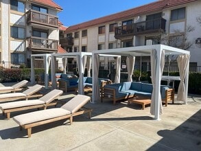 Rudolph Hendrickson Senior Apartments in Rancho Cucamonga, CA - Foto de edificio - Building Photo