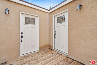 1235 Stearns Dr in Los Angeles, CA - Building Photo - Building Photo