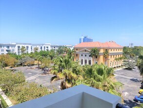 2421 NE 65th St in Fort Lauderdale, FL - Building Photo - Building Photo