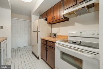 1906 Valley Dr, Unit 1906 in West Chester, PA - Foto de edificio - Building Photo