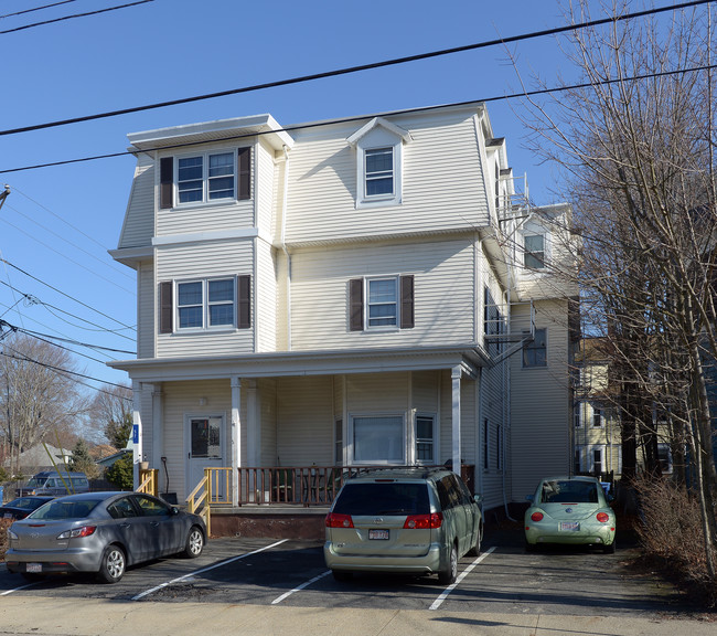 57 Bank St in Attleboro, MA - Foto de edificio - Building Photo