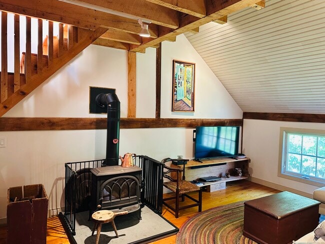 705 Al Harvey Rd in Stonington, CT - Foto de edificio - Building Photo