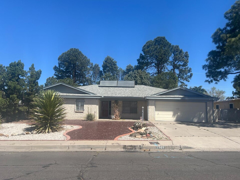 7709 Summer Ave NE in Albuquerque, NM - Building Photo