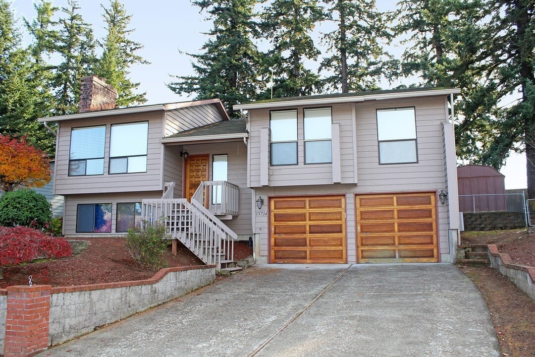 15714 NE Rose Pkwy in Portland, OR - Building Photo
