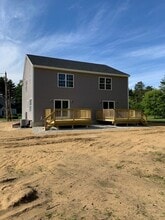13 Lawrence St, Unit 1 in Concord, NH - Foto de edificio - Building Photo