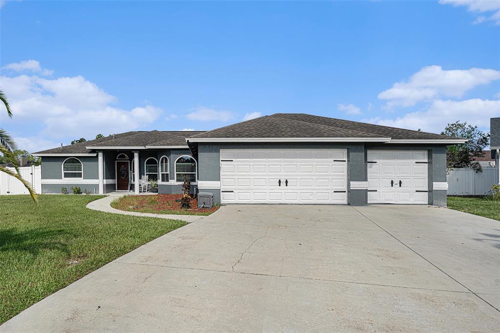 1643 Lynsfield Ct in Lutz, FL - Foto de edificio