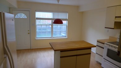 24 N Wolfe St in Baltimore, MD - Building Photo - Building Photo
