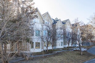 1611 21 Av SW in Calgary, AB - Building Photo