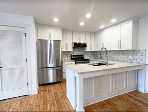 692 N High St in Columbus, OH - Foto de edificio - Interior Photo