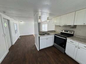 202 Irvin Ave NW in Live Oak, FL - Building Photo - Building Photo