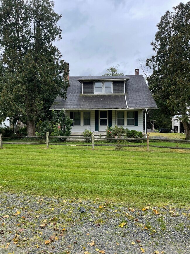 71 Railroad Ln Rentals in Port Royal, PA