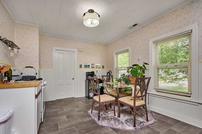 46 Garfield Ave, Unit 2