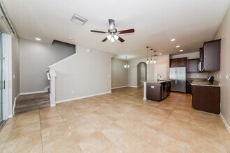 10408 Red Carpet Ct in Riverview, FL - Foto de edificio - Building Photo