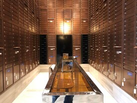 2000 Metropica Wy in Sunrise, FL - Building Photo