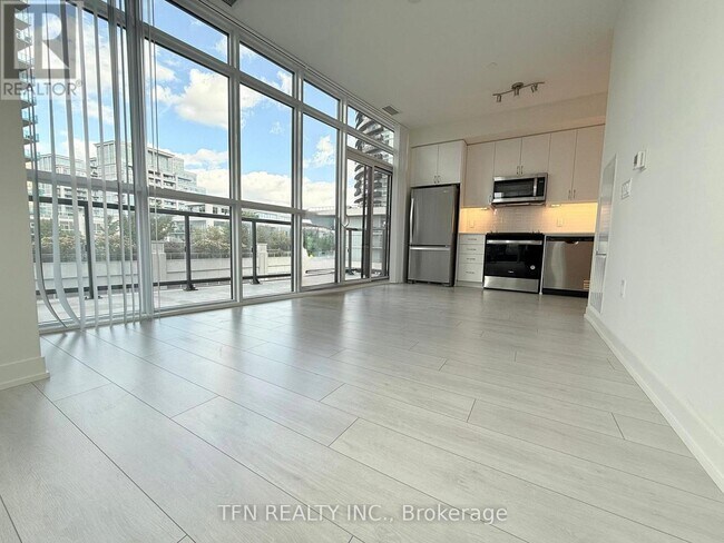 38 Annie Craig Dr in Toronto, ON - Building Photo - Building Photo