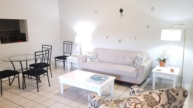 property at 1511 Hawthorne Pl