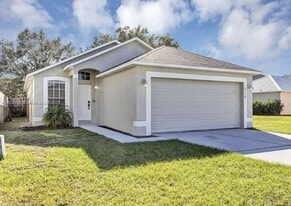 2110 Whispering Trails Blvd in Winter Haven, FL - Building Photo