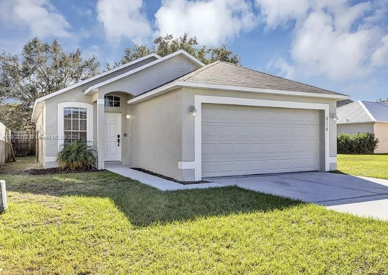 2210 Whispering Trails Dr in Winter Haven, FL - Building Photo