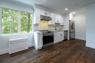 159 Boston Post Rd in East Lyme, CT - Building Photo - Building Photo