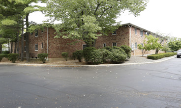 Farmingdale Apartments in Farmingdale, NY - Building Photo - Building Photo