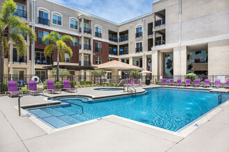 Varela Westshore Apartments in Tampa, FL - Building Photo - Building Photo