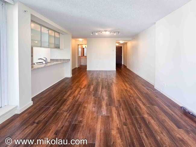 3333 Corvette Way in Richmond, BC - Building Photo - Building Photo