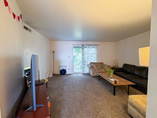 724 W 1720 N in Provo, UT - Foto de edificio - Building Photo