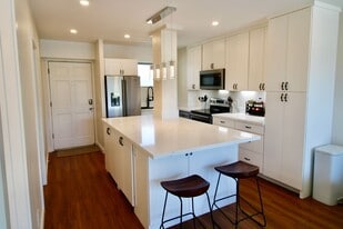 1063 Lower Main St in Wailuku, HI - Building Photo