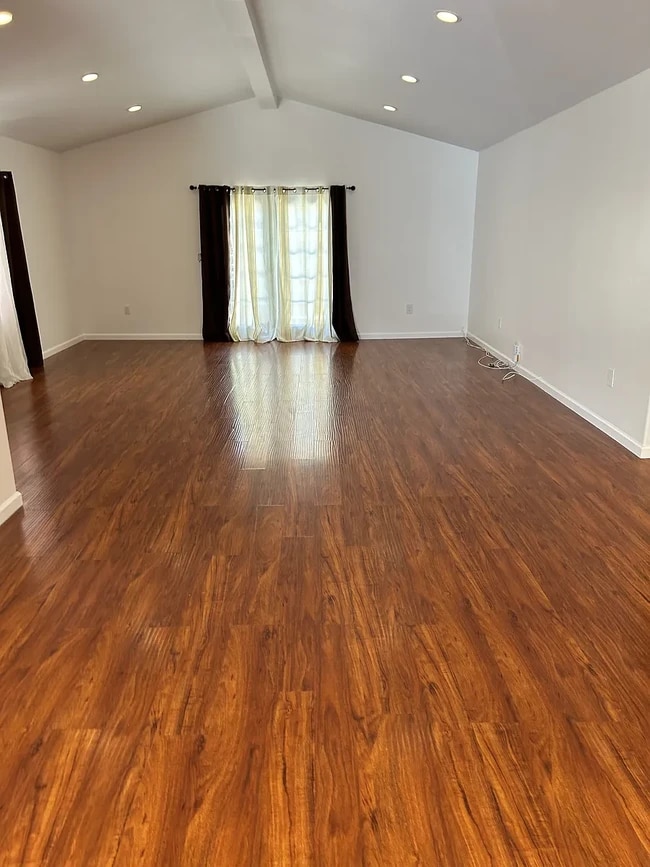 17407 Califa St in Encino, CA - Foto de edificio - Building Photo
