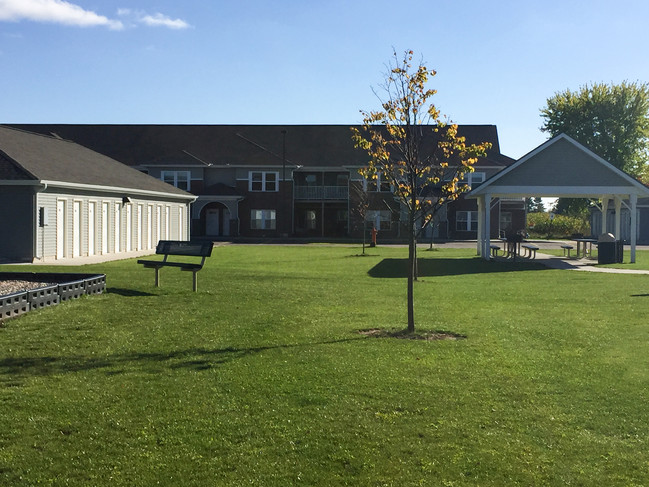 Pebble Ridge Apartments in Antigo, WI - Foto de edificio - Building Photo