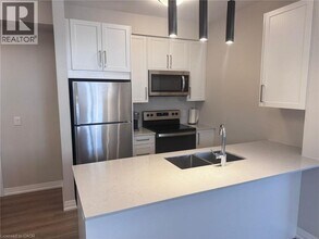 120 Springvalley Crescent in Hamilton, ON - Building Photo - Building Photo