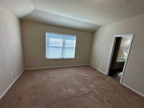 212 Candlewood Cir in Gainesville, TX - Foto de edificio - Building Photo