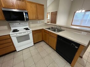 13308 Riley St in Holland, MI - Foto de edificio - Building Photo
