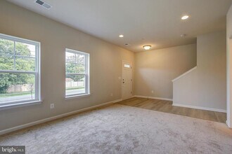 14217 Travilah Rd in Rockville, MD - Building Photo - Building Photo