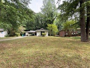 3891 Artist View Dr in Decatur, GA - Building Photo - Building Photo