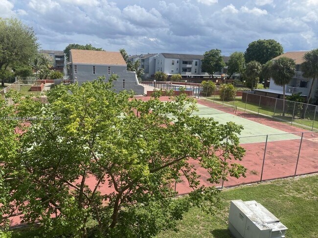 1755 W 60th St in Hialeah, FL - Building Photo - Building Photo