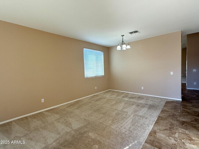 3710 W Lydia Ln in Phoenix, AZ - Foto de edificio - Building Photo