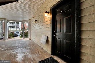 12151 Penderview Ln in Fairfax, VA - Building Photo - Building Photo